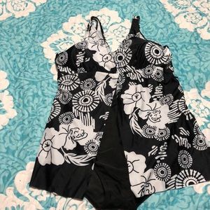 NWOT ladies swim suit